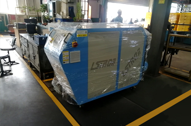 新寶電器模具清洗現(xiàn)場